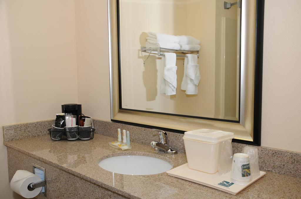 Quality Inn Huntersville Near Lake Norman Exterior foto